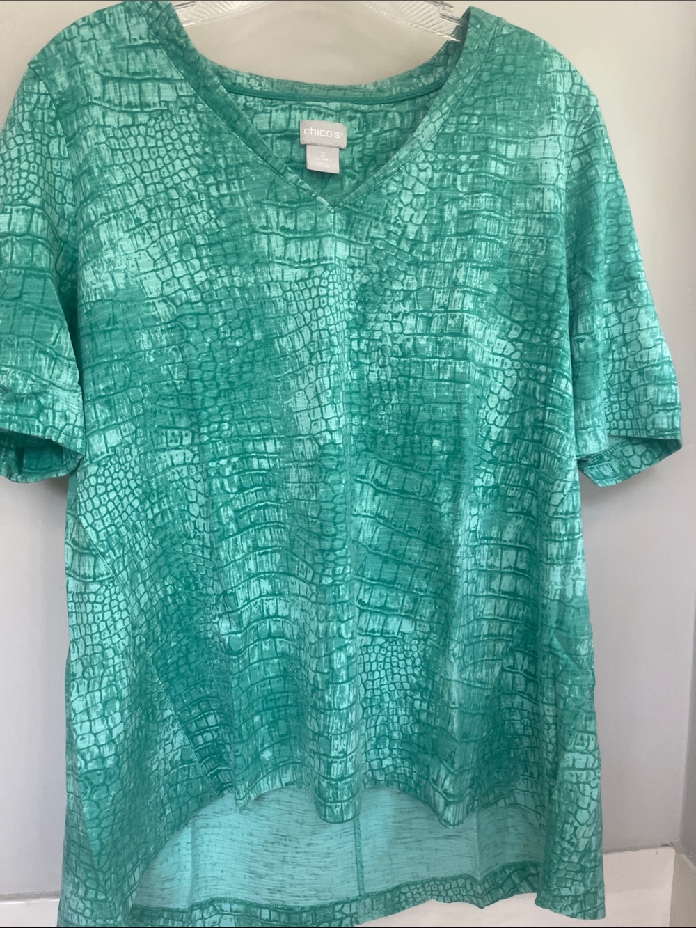 Chico's Animal Print Aqua/Teal Short Sleeve V-Neck Top